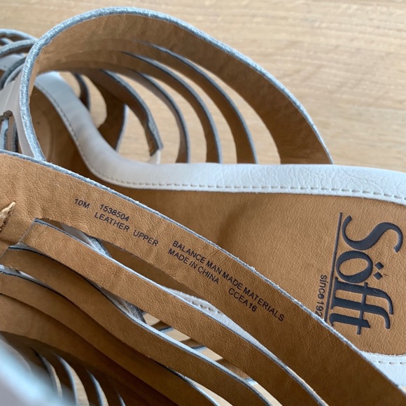 SIZE 10 SOFFT SANDAL SLIP ON LEATHER WHITE GOLD - Picture 2 of 6